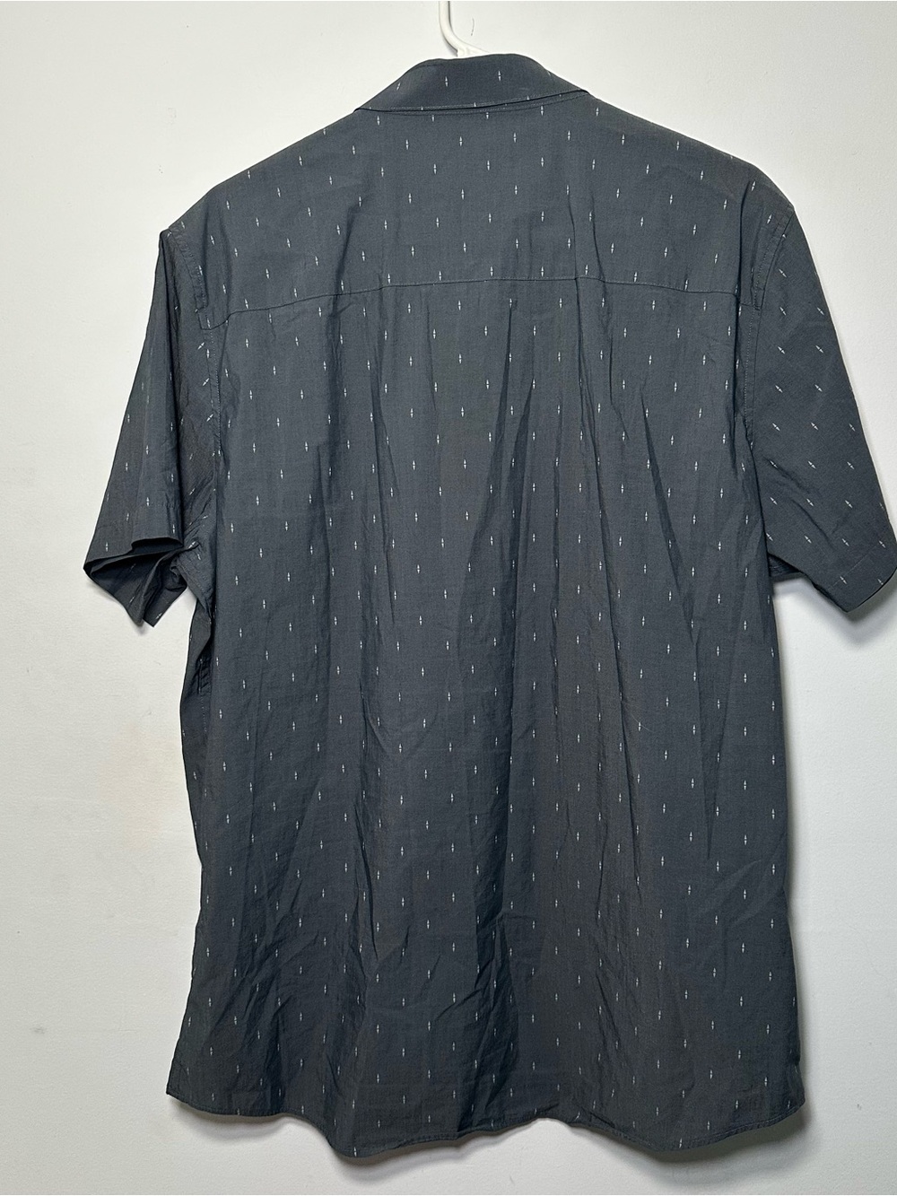 TravisMathew Men’s Gray Short Sleeve Button Front Shirt Geometric Print - Picture 12 of 15